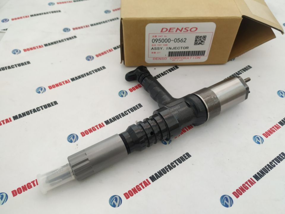 DENSO Common Rail Injector 095000-0562095000-0560  KOMATSU 6218-11-3100, 6218-11-3101